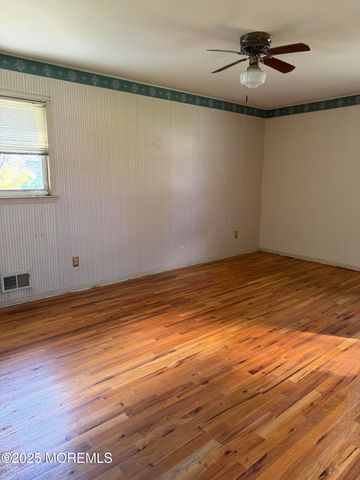 48 Homestead Road, Freehold, NJ 07728