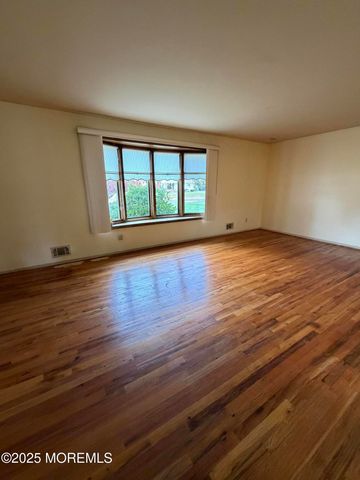 48 Homestead Road, Freehold, NJ 07728