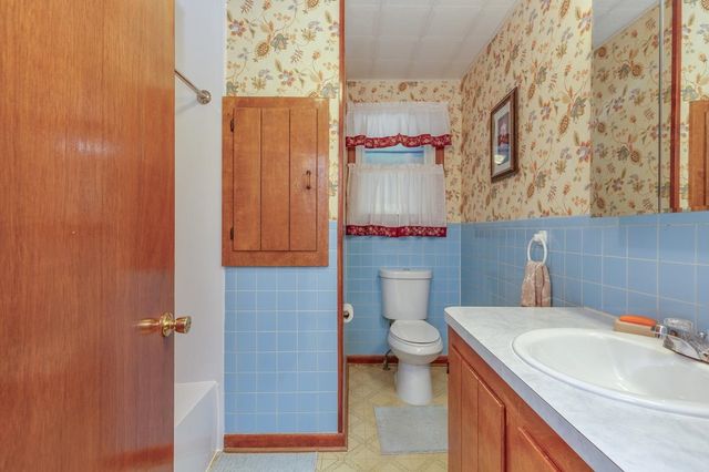 10 Dutton Road, Pelham, NH 03076