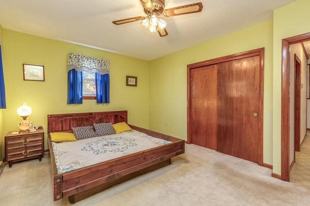 10 Dutton Road, Pelham, NH 03076