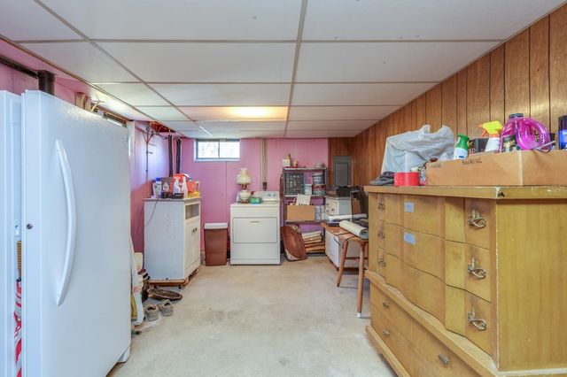 10 Dutton Road, Pelham, NH 03076