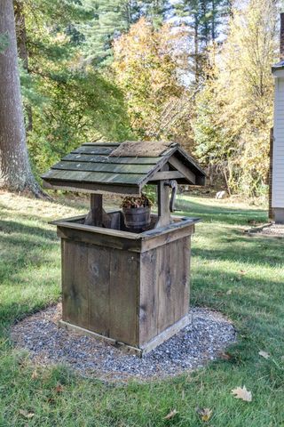 10 Dutton Road, Pelham, NH 03076