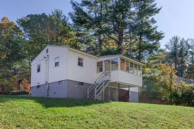 10 Dutton Road, Pelham, NH 03076