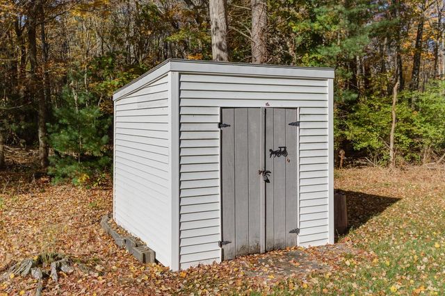 10 Dutton Road, Pelham, NH 03076