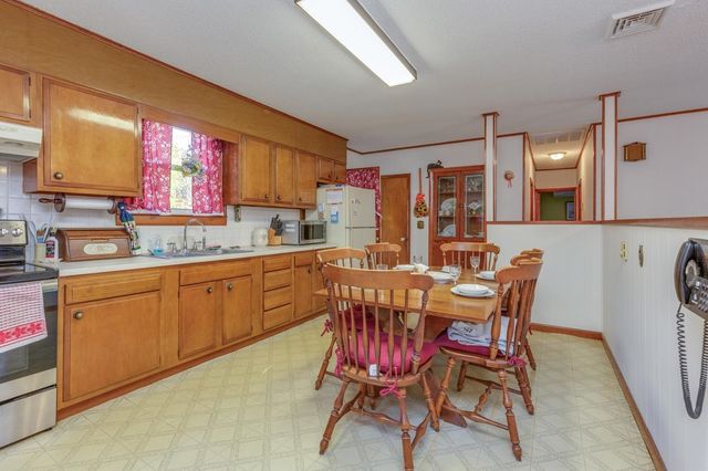 10 Dutton Road, Pelham, NH 03076