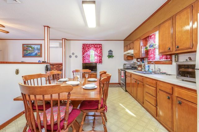 10 Dutton Road, Pelham, NH 03076