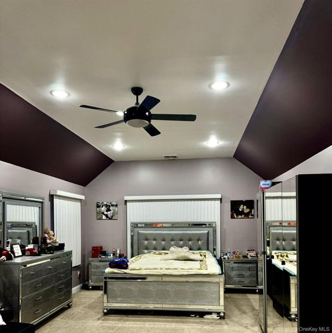 285 Daniel Street, Lindenhurst, NY 11757