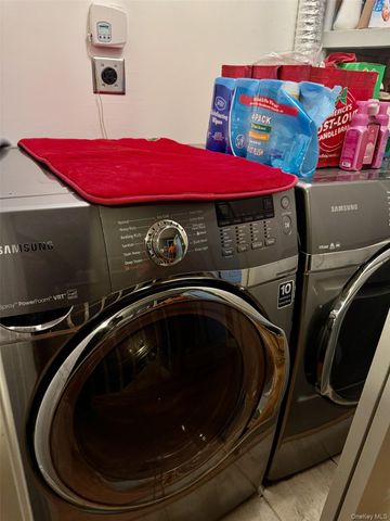 285 Daniel Street, Lindenhurst, NY 11757