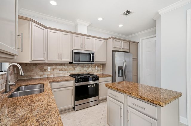 3390 NW 125th Avenue, Sunrise, FL 33323
