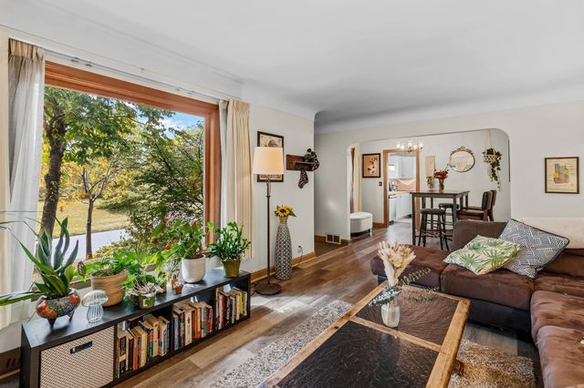 2510 Vincent Avenue N, Minneapolis, MN 55411