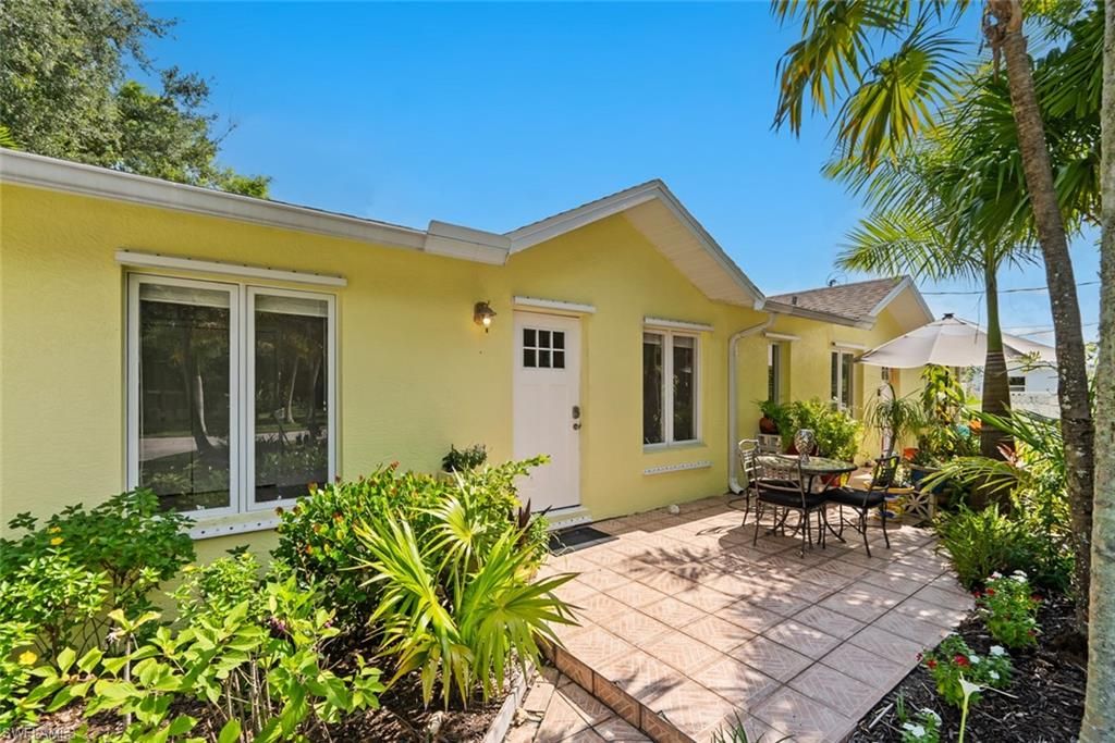 2437 Sunset AVE, NAPLES, FL 34112 — photo 2