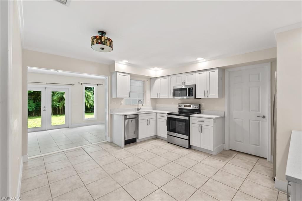 2437 Sunset AVE, NAPLES, FL 34112 — photo 5