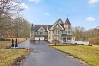 10 Woodland Drive, Hudson, NH 03051
