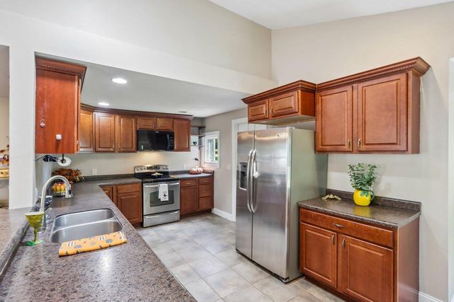 614 Whitewater AVENUE, Fort Atkinson, WI 53538
