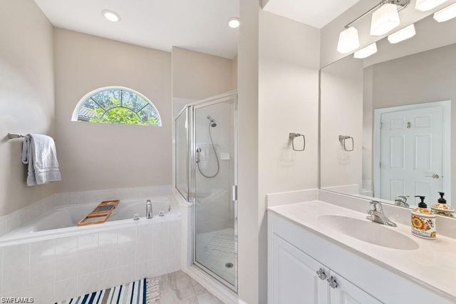 8963 Appaloosa CT, Naples, FL 34113