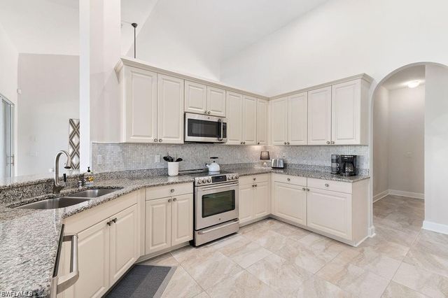 8963 Appaloosa CT, Naples, FL 34113
