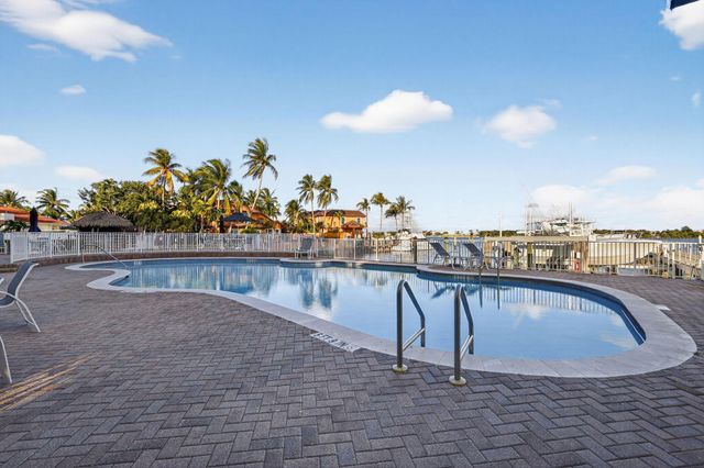 115 Harbors Way, Boynton Beach, FL 33435