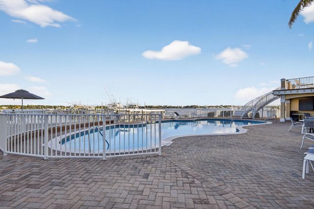 115 Harbors Way, Boynton Beach, FL 33435