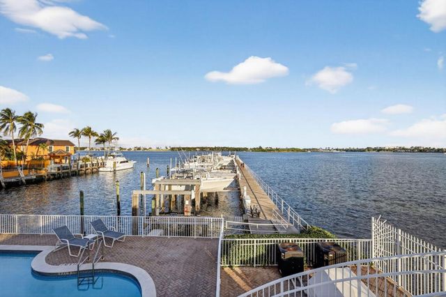 115 Harbors Way, Boynton Beach, FL 33435