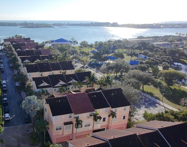 115 Harbors Way, Boynton Beach, FL 33435