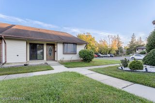 47 Wild Turkey Way E, Manalapan, NJ 07726