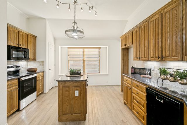 368 Lockwood Lane, Weatherford, TX 76087