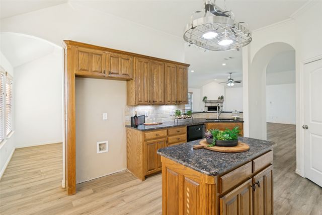 368 Lockwood Lane, Weatherford, TX 76087