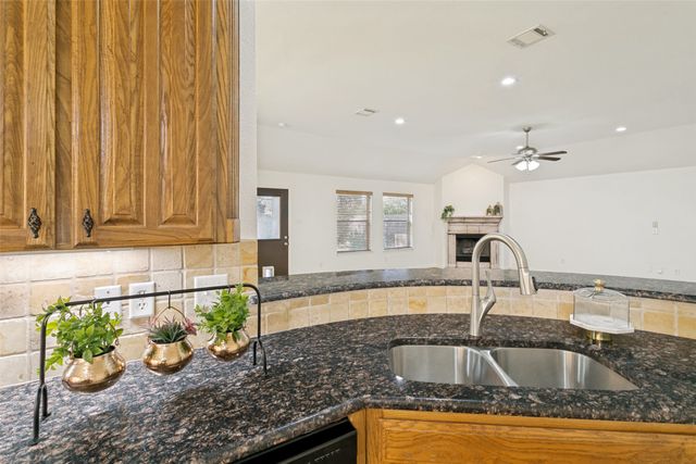368 Lockwood Lane, Weatherford, TX 76087