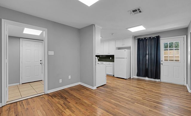 6520 N State Highway 6, Woodway, TX 76712
