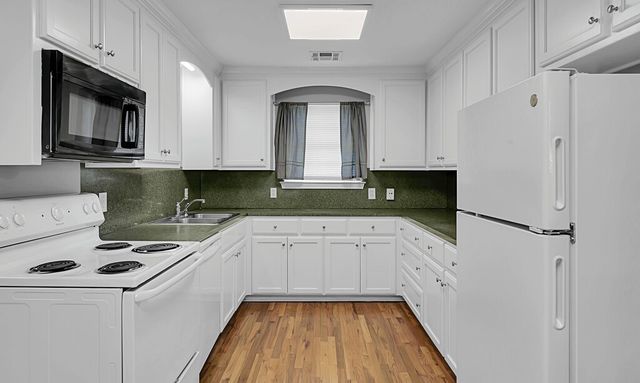 6520 N State Highway 6, Woodway, TX 76712