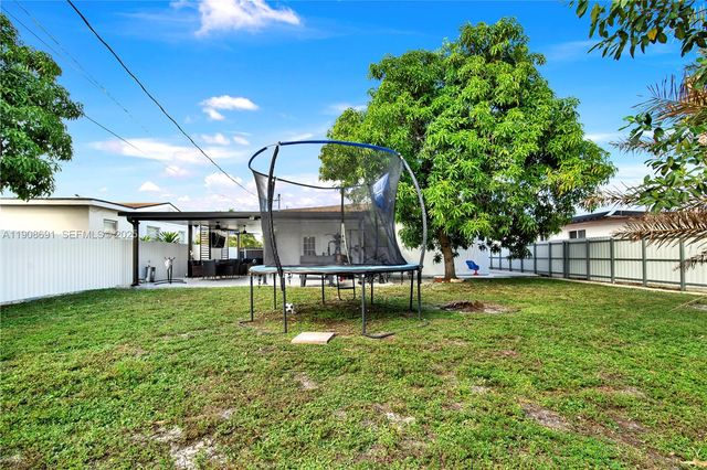 660 E 38th Street, Hialeah, FL 33013