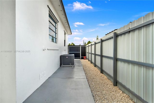 660 E 38th Street, Hialeah, FL 33013