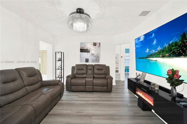660 E 38th Street, Hialeah, FL 33013