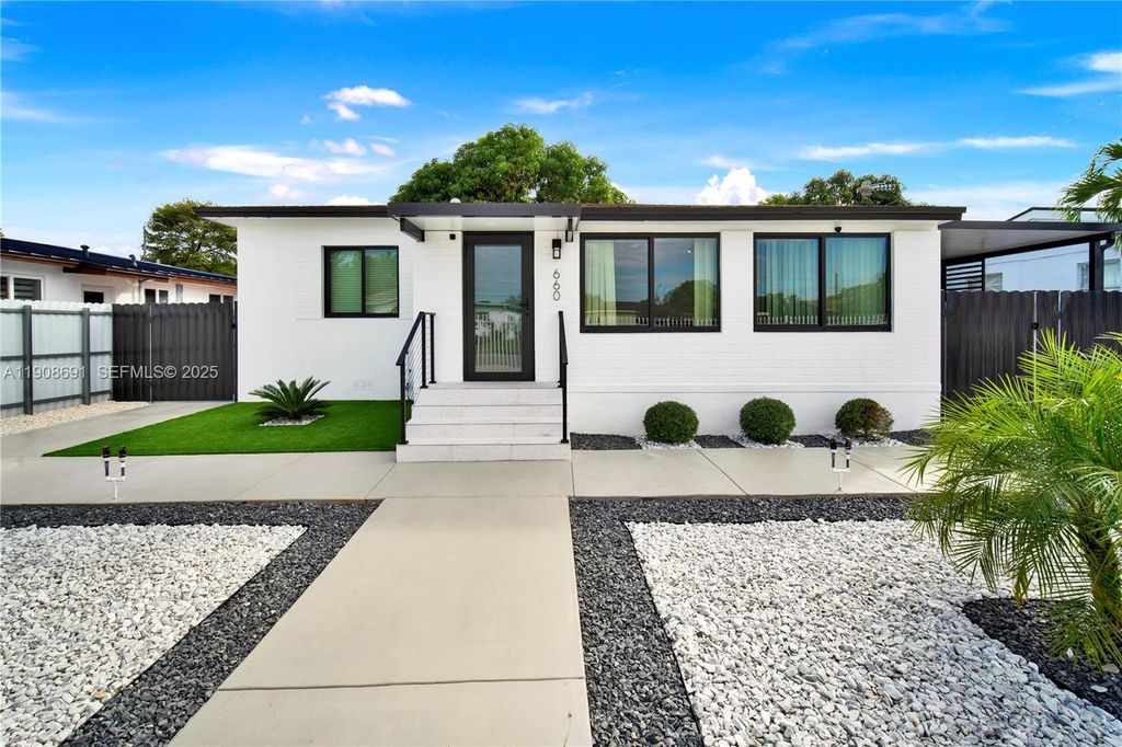 660 E 38th Street, Hialeah, FL 33013