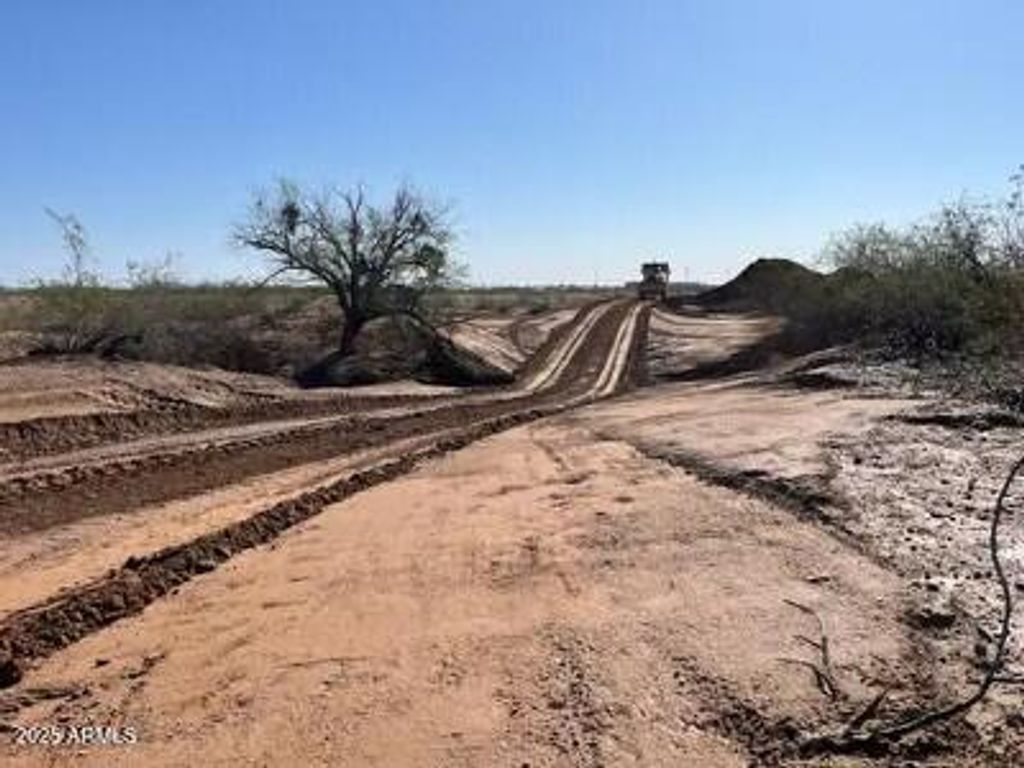 Image 4 of property listing at 0 N Barwick Drive -, Wittmann, AZ 85361