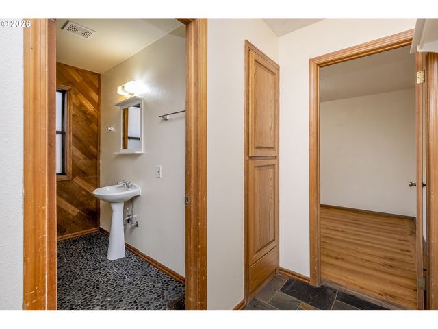 2934 Se 35TH Ave, Portland, OR 97202