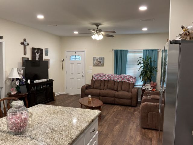 84 Brooks Dr, Cottonwood, AL 36320