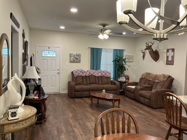 84 Brooks Dr, Cottonwood, AL 36320