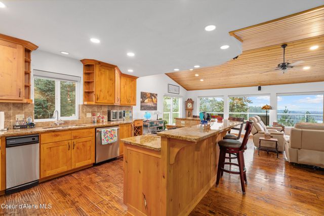 8995 N CLARKVIEW PL, Hayden, ID 83835