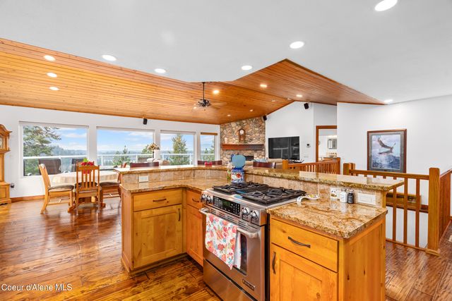 8995 N CLARKVIEW PL, Hayden, ID 83835