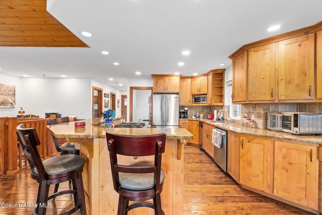 8995 N CLARKVIEW PL, Hayden, ID 83835