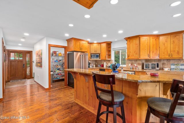 8995 N CLARKVIEW PL, Hayden, ID 83835