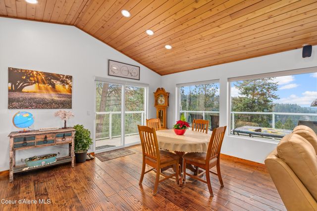 8995 N CLARKVIEW PL, Hayden, ID 83835