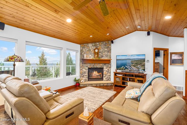 8995 N CLARKVIEW PL, Hayden, ID 83835