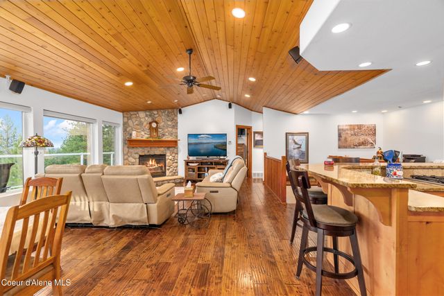 8995 N CLARKVIEW PL, Hayden, ID 83835