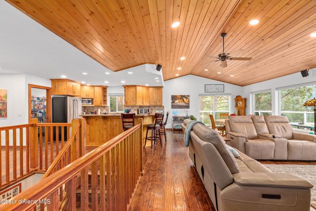 8995 N CLARKVIEW PL, Hayden, ID 83835