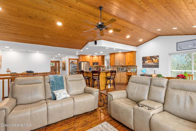 8995 N CLARKVIEW PL, Hayden, ID 83835