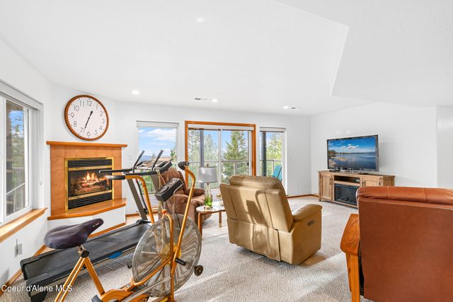 8995 N CLARKVIEW PL, Hayden, ID 83835