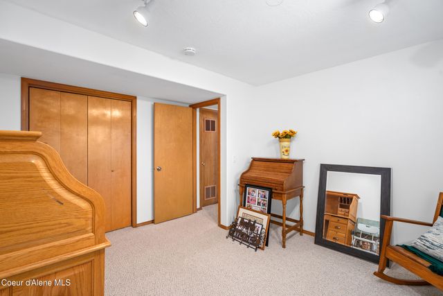 8995 N CLARKVIEW PL, Hayden, ID 83835