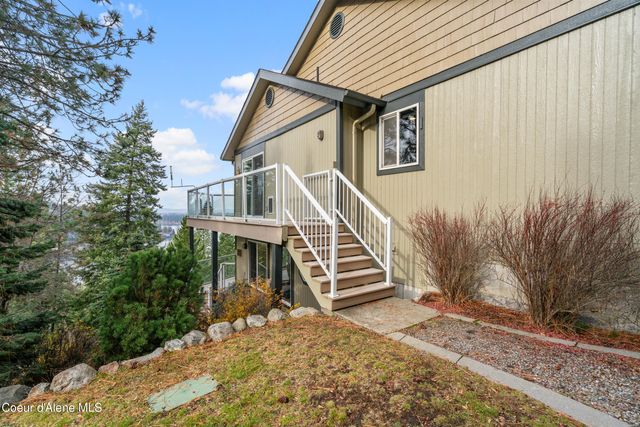 8995 N CLARKVIEW PL, Hayden, ID 83835